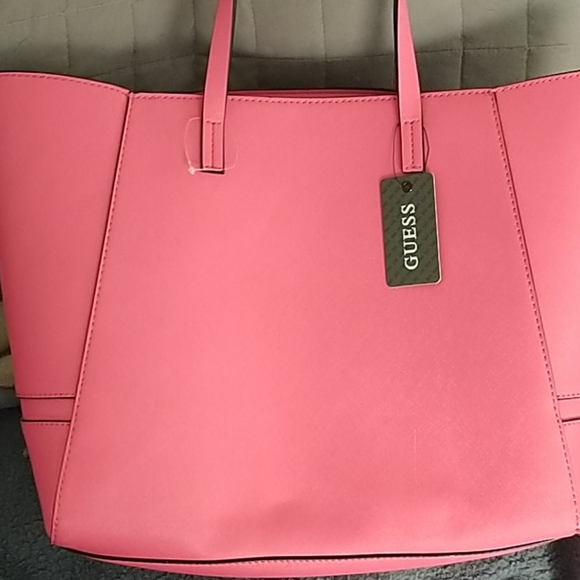 Guess - Picture 4 of 5